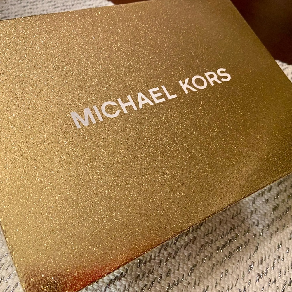 NWT! Authentic Michael Kors adjustable belt bag, crossbody. In Holiday gift box! - Picture 6 of 16